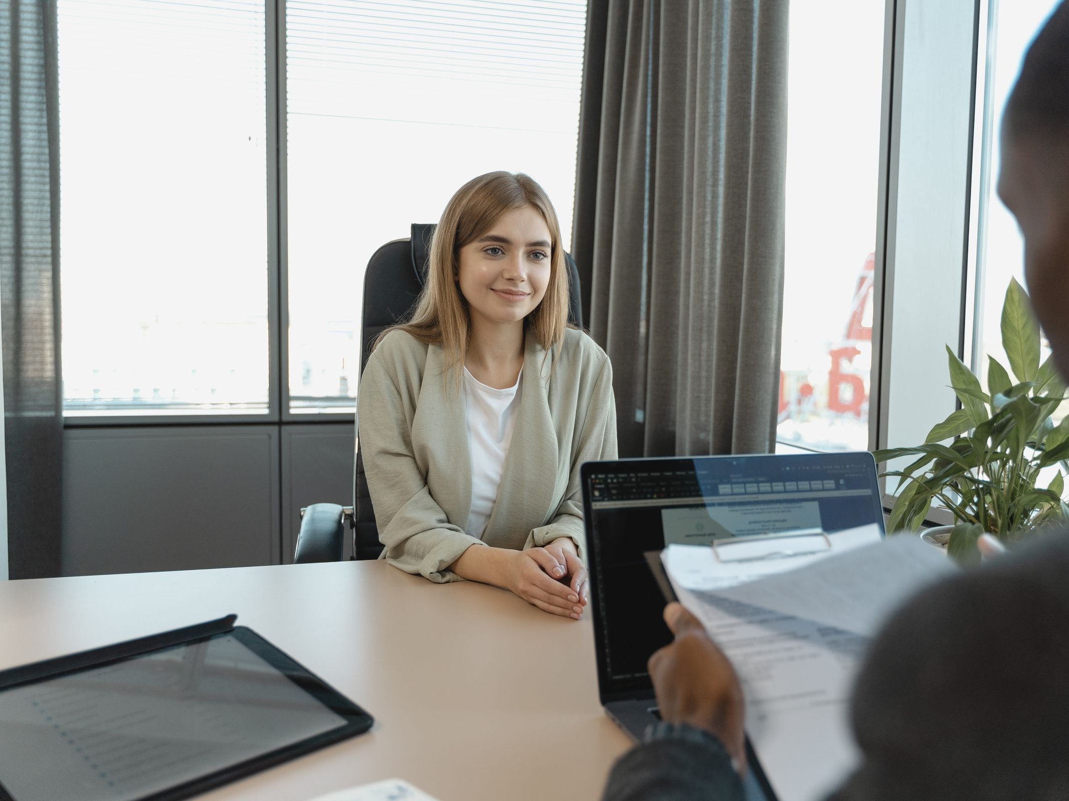 How to Pass a Job Interview Abroad: Preparation, Behaviour & Confidence (2026 Guide)